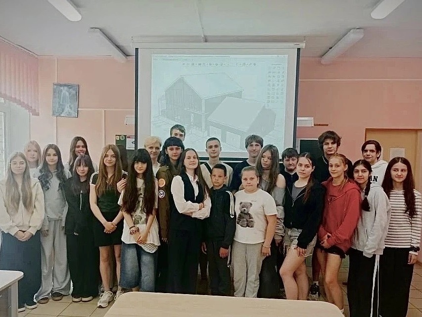 Будущее строительства в надежных руках: профориентационная встреча ребят 8 «И» инженерного строительного класса и академического партнера КИТИСа в 1й день лагеря труда и отдыха..